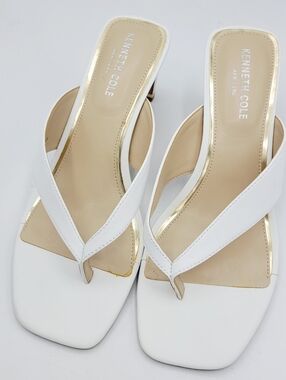 NEW! Size 8 • Kenneth Cole White Upper Leather & Gold Trim Thong Sandal